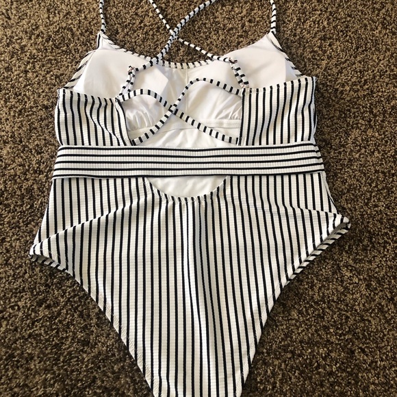 Shade & Shore Women’s One Piece Swimsuit Black & White Striped Size XL - Picture 6 of 9